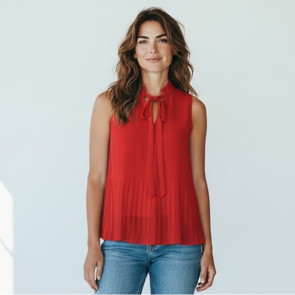 DEREK LAM 10 CROSBY - SIZE 6 - WOMEN’S RED SLEEVELESS PLEATED TOP - LINED B1
